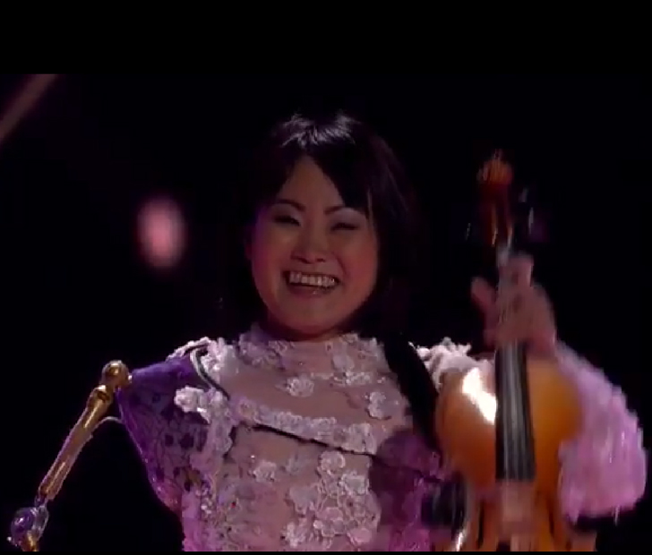 One-armed miracle violinist