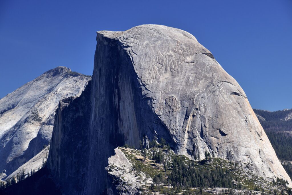 Half dome in yosemite under the blue sky