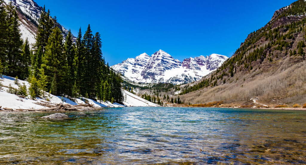 Maroon Bells lake in Spring scenic destination in Colorado