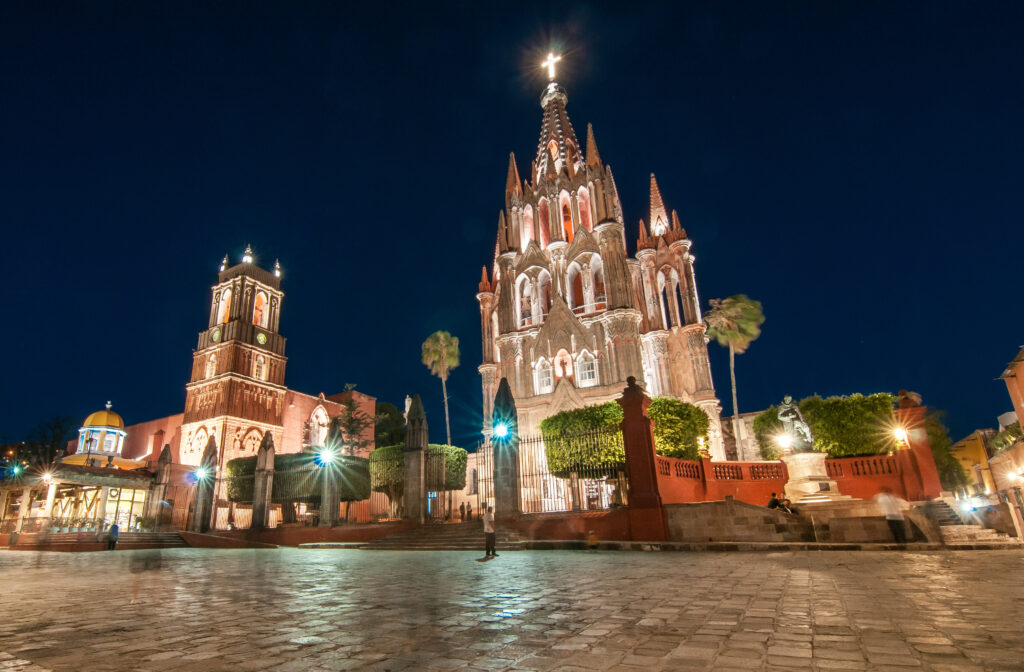 San Miguel Arcangel Parish at night, in San Miguel de Allende, Guanajuato state. MEXICIO