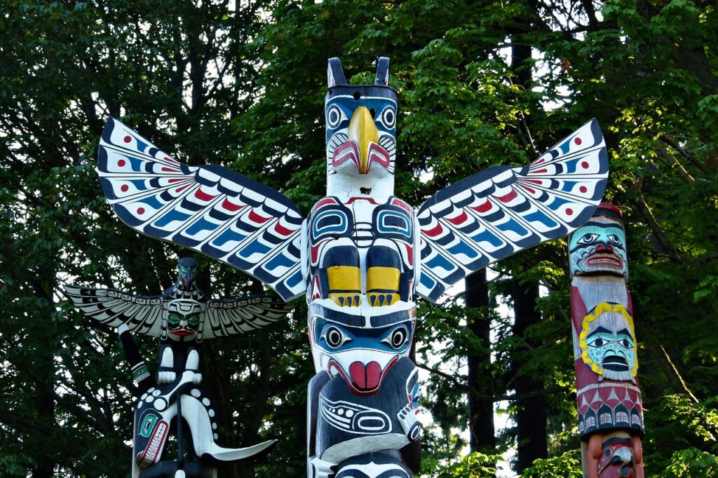 totems, stanley park, vancouver