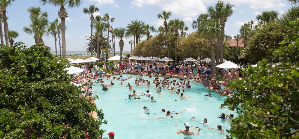 sea isle resort pool with tons of people in it