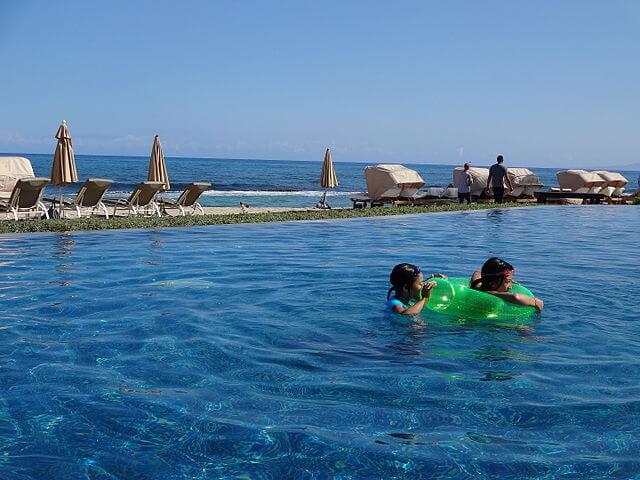 hawaii hotel pool