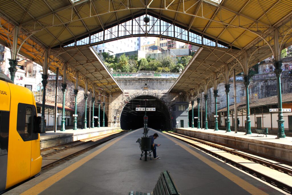 São Bento railway station, tunnel view.