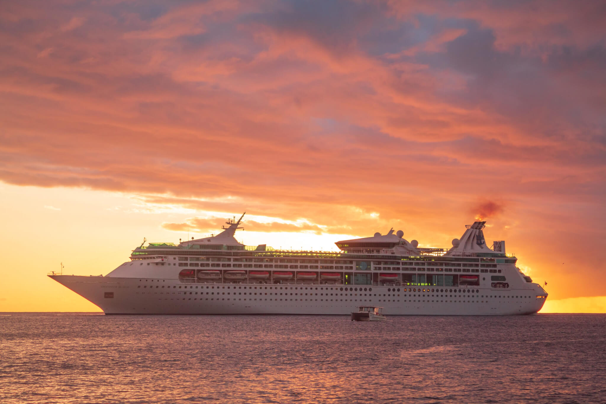 Scenic view of a cruise ship in the caribbean sea