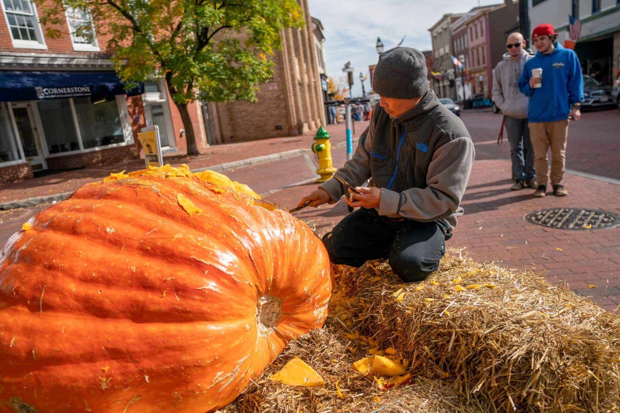 Angelito Baban carves The Hulk into a giant pumpkin at the Great Annapolis Pumpkin Patch in Annapolis, Maryland, USA, 28 October 2022. Over the Halloween weekend Annapolis is hosting a giant pumpkin carving contest, ghost tours, scarecrow walks, and Halloween concerts.