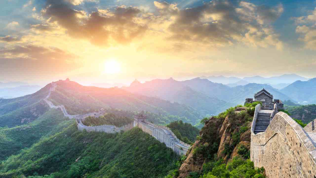 the great wall of china at sunset