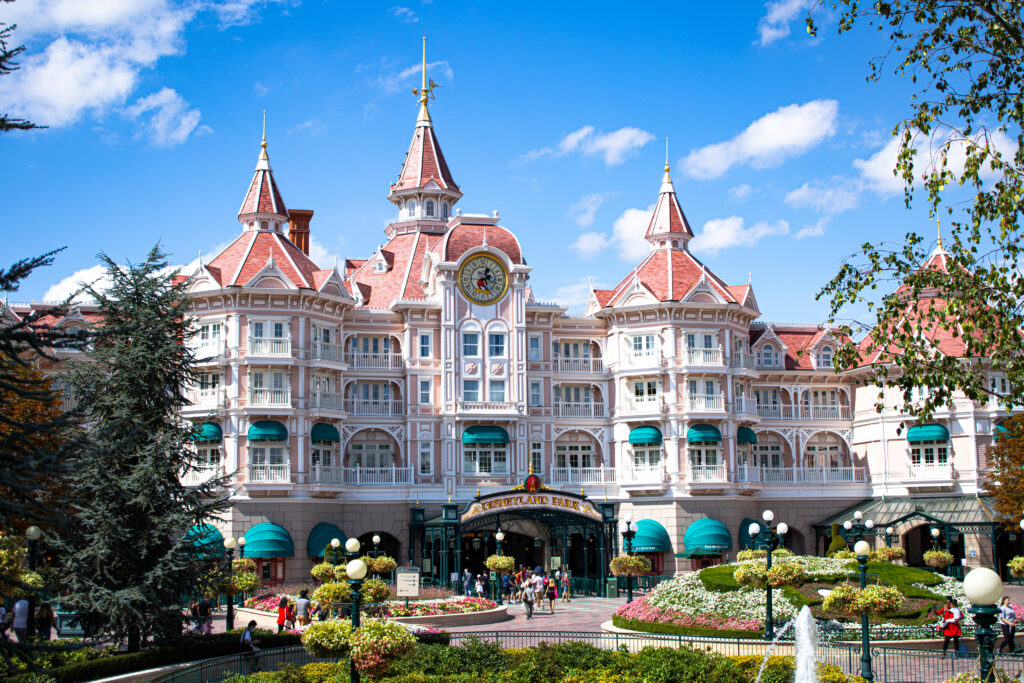 Photo of dinseyland hotel facade