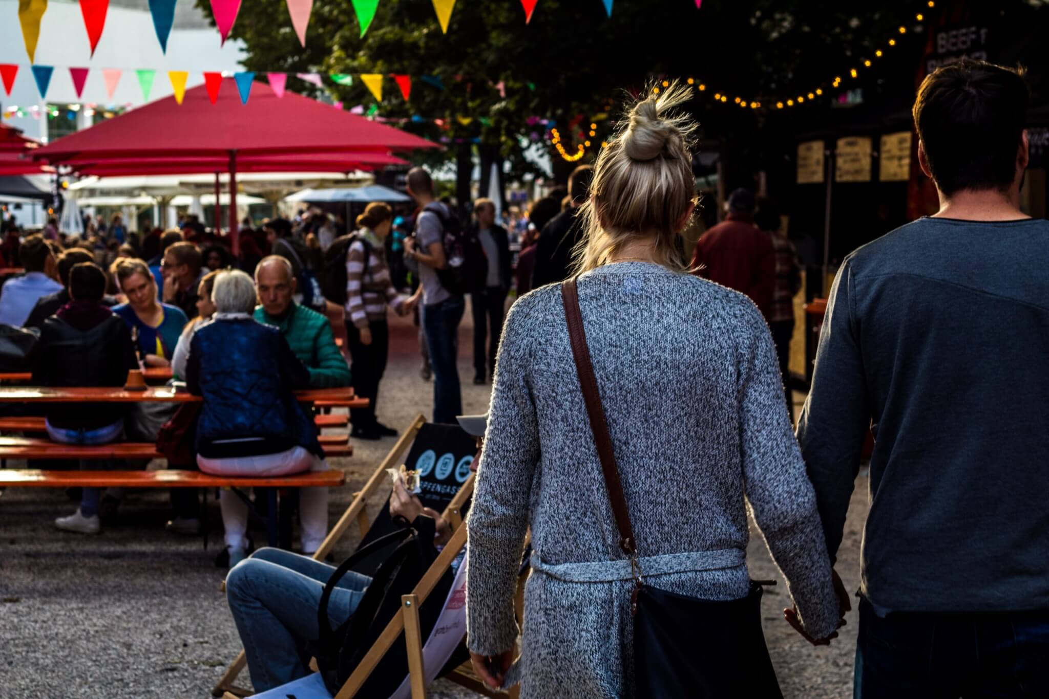 I was at a food festival in Ulm (Germany). We didn’t know that there will be a food festival on that location. It called ‘Unter Ulmern’ sofar I know. So I decided to take same random photos as usual.