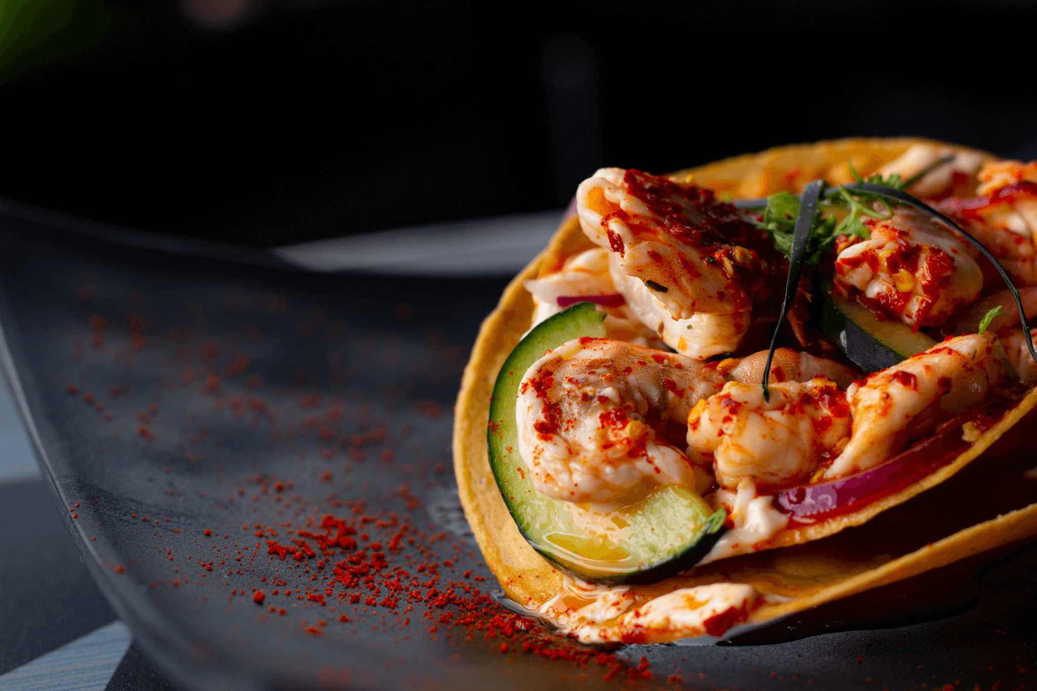 Spicy shrimps and vegetable in a taco shell