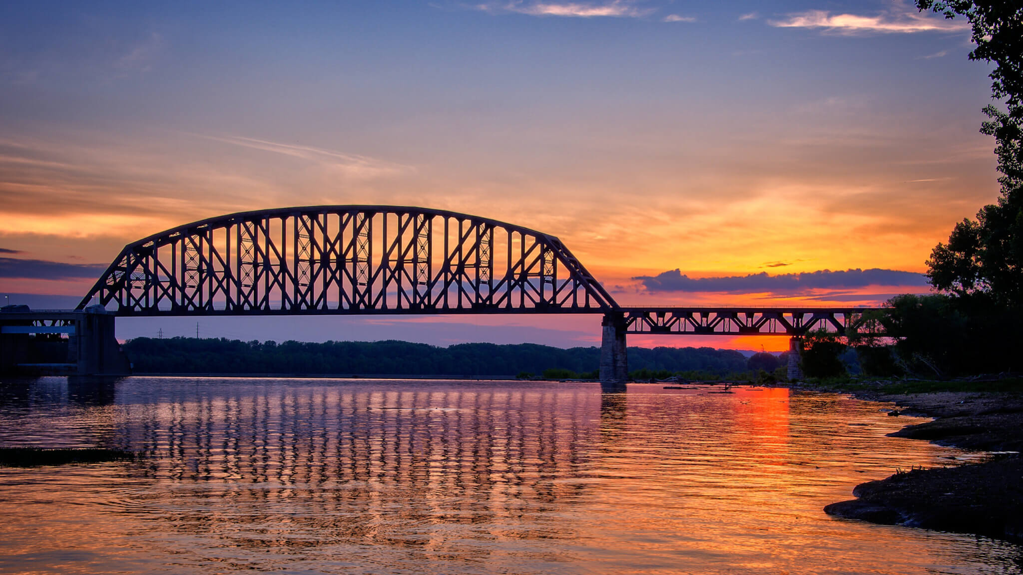 The Historic Fourteenth Street Bridge over the Ohio river, connecting Kentucky and Indiana