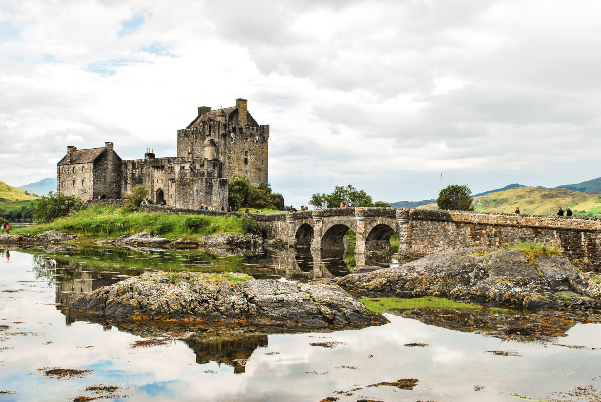 Architectural photography of brown and gray castle