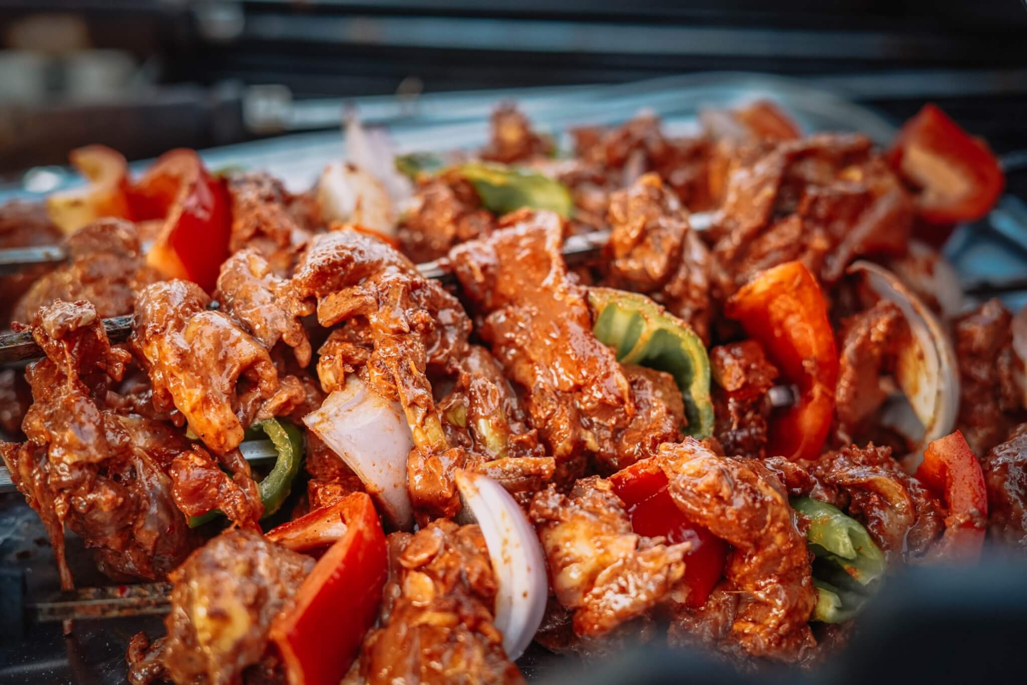 Beef skewer with onion, peppers, Indian curry style