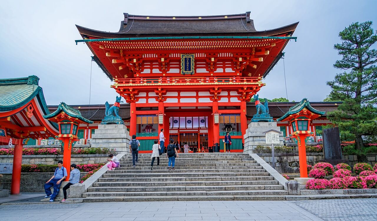 fushimi inari-taisha shrine, kyoto, japan