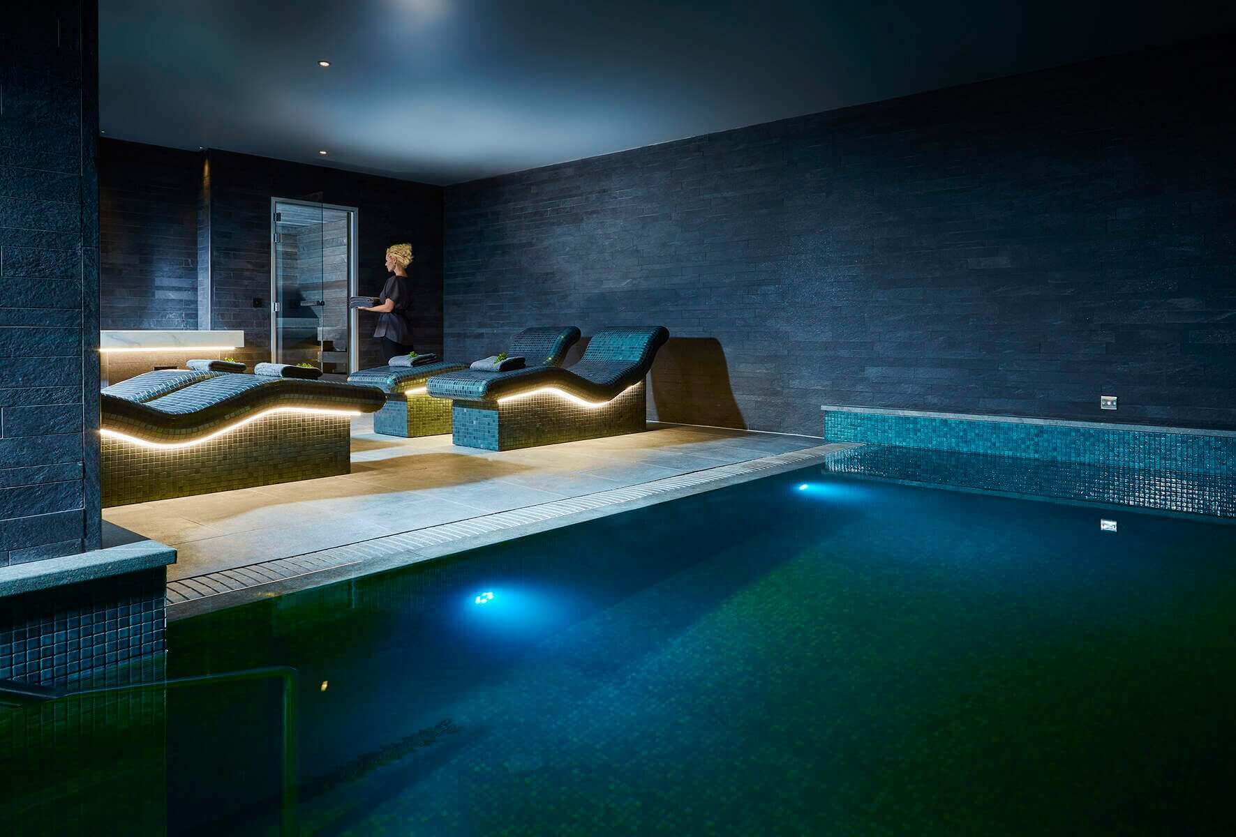 Luxurious spa in a Dublin hotel with a pool for guest to relax in 