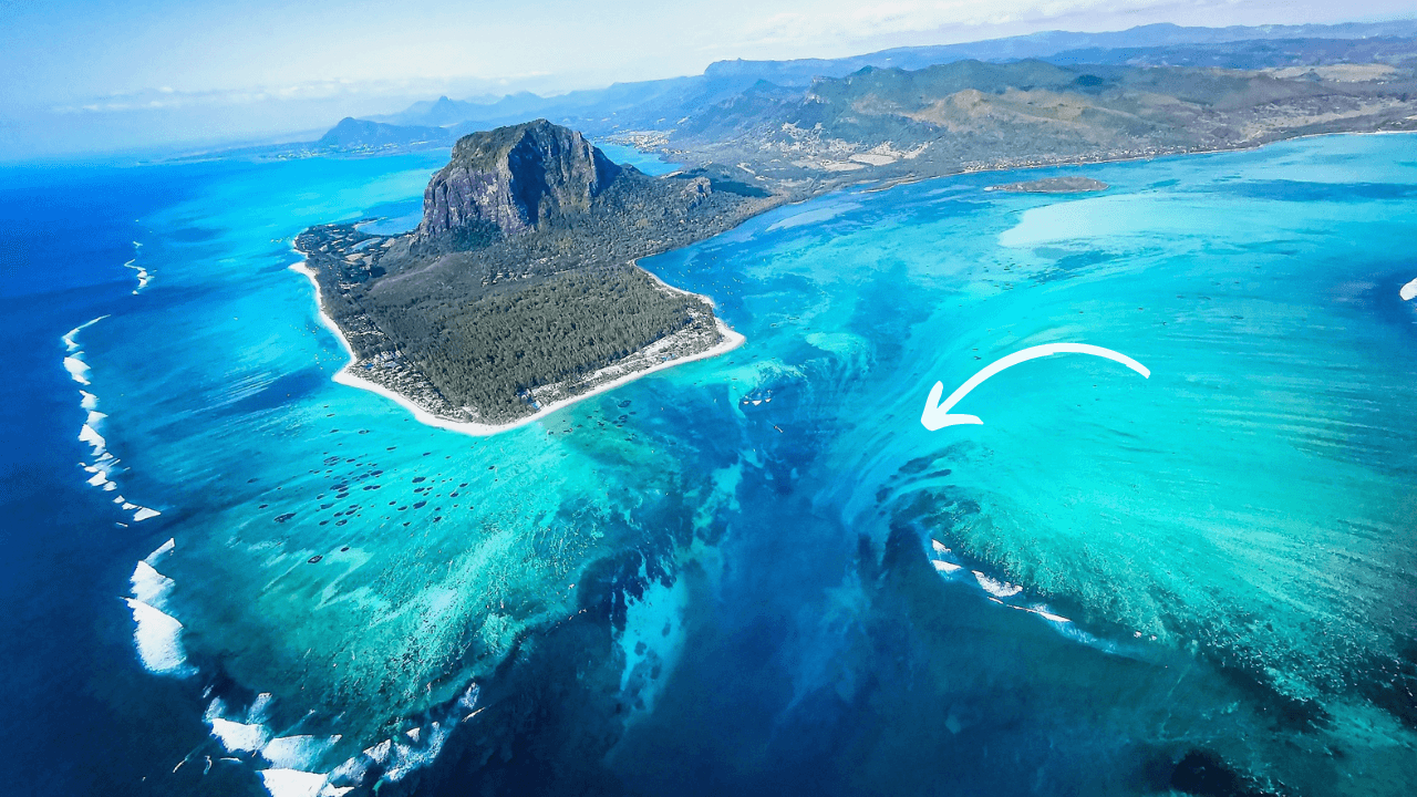 Arrow pointing to the underwater waterfall and showing how it is an optical illusion