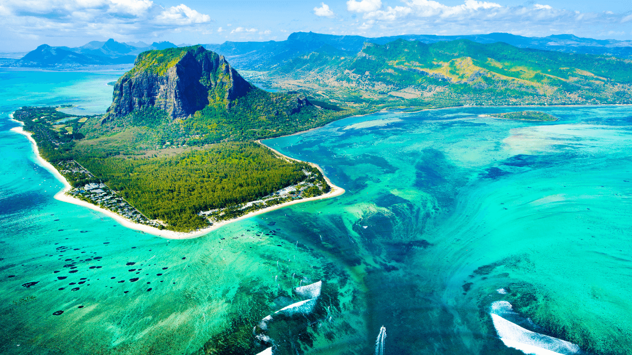 the showing of an optical allusion that the underwater waterfall Mauritius creates
