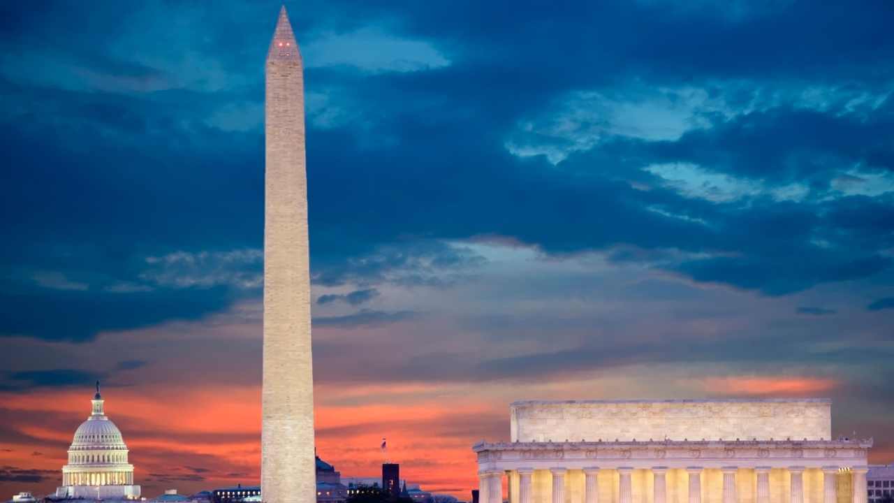 lincoln memorial and national monument in the sky during sunset