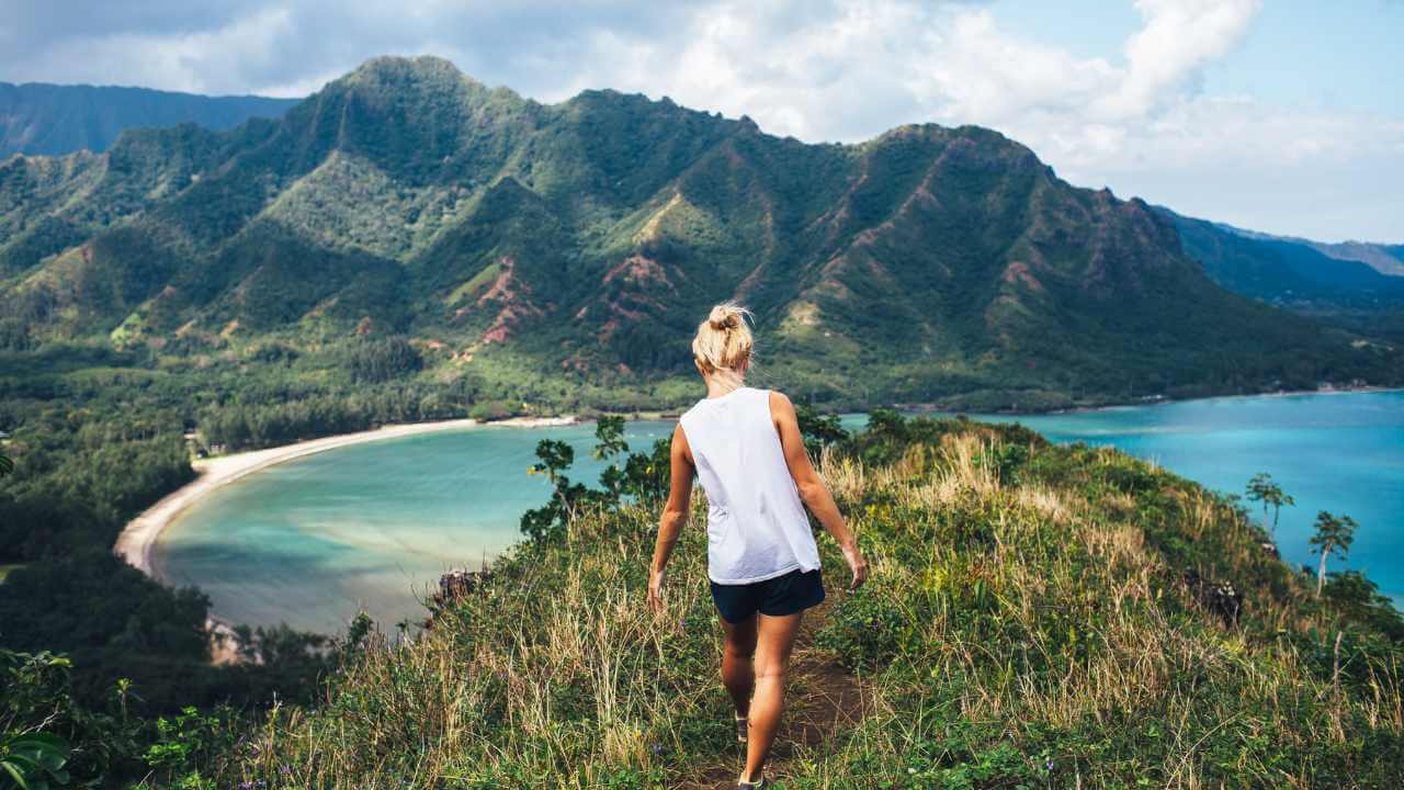 solo traveler hiking in hawaii