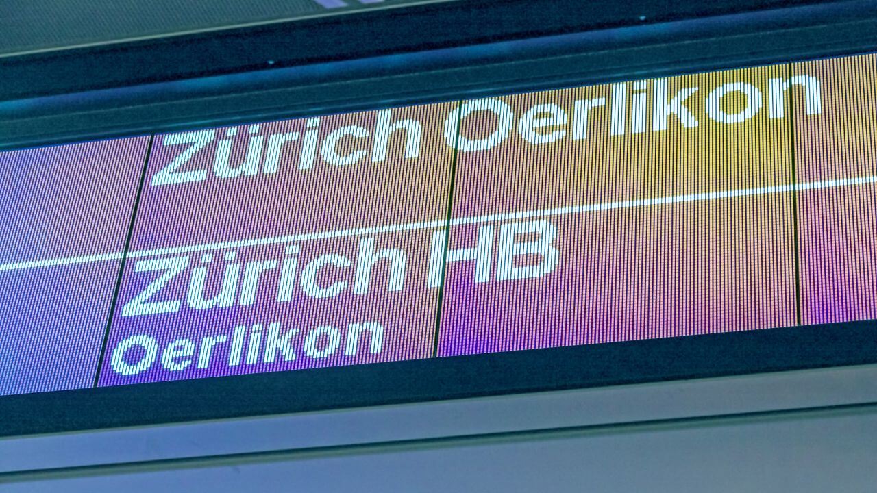 zurich sign at train station
