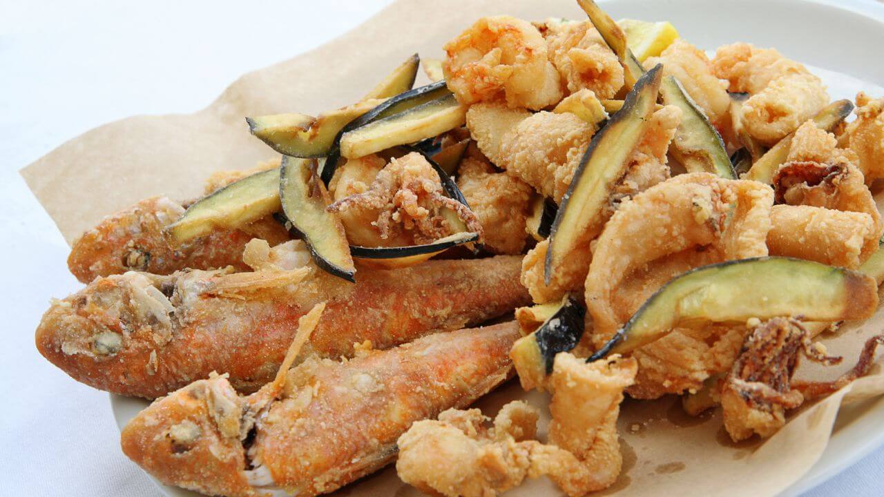 fritto misto, fried seafood and zucchini 