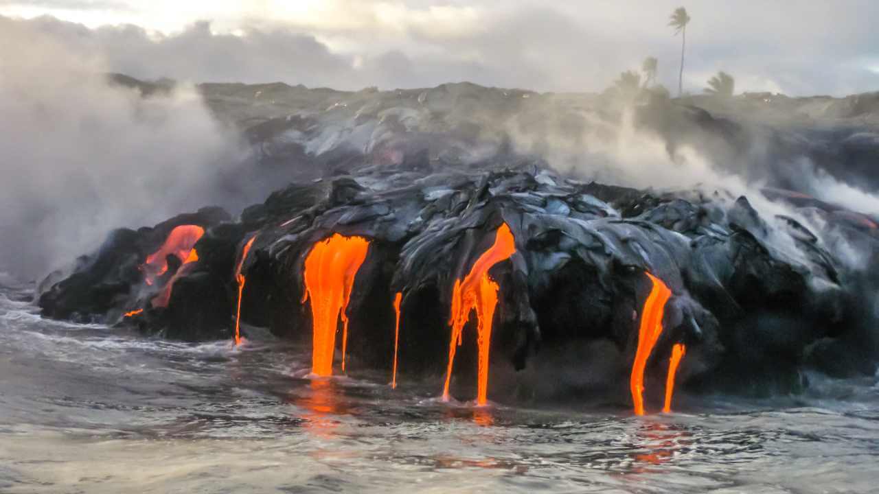 volcano erupting in hawaii