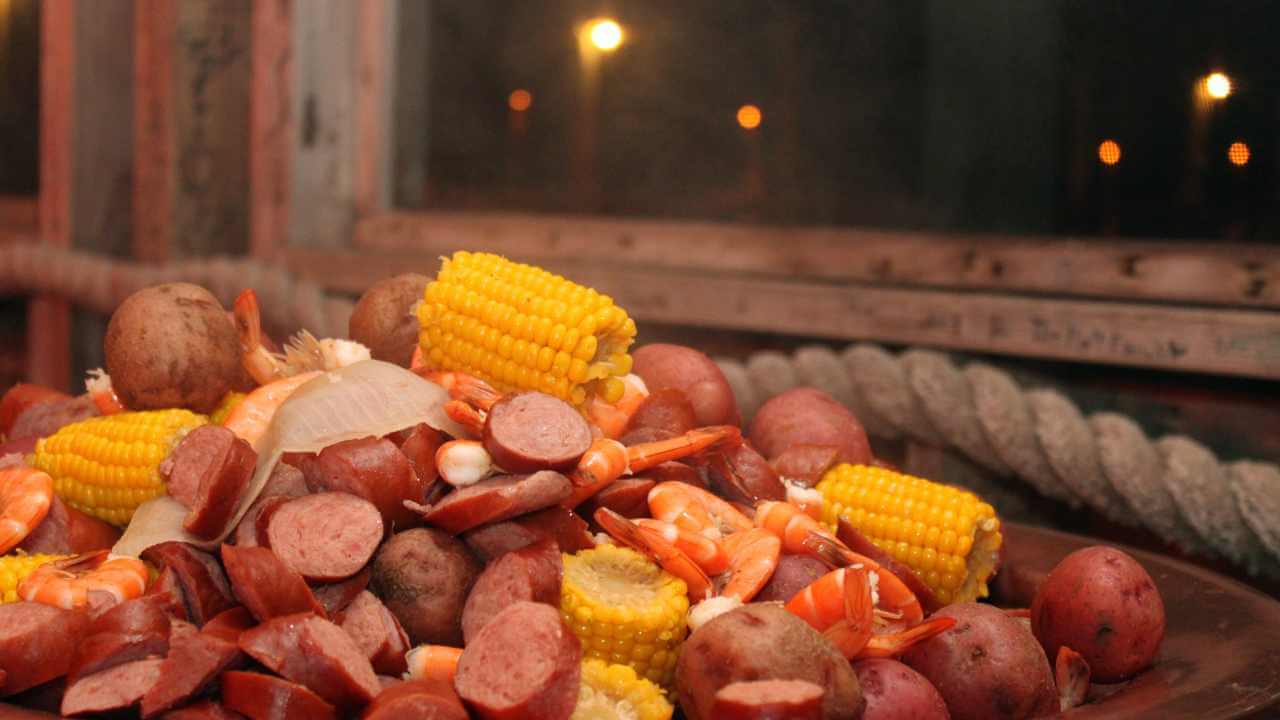 seafood boil in low county  