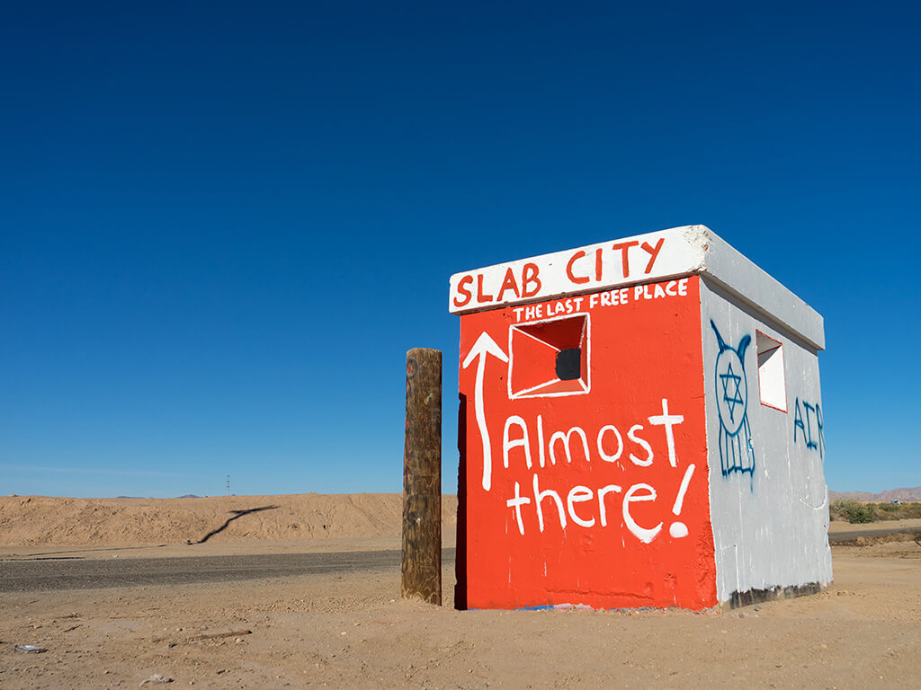 building marking the entry to slab city california
