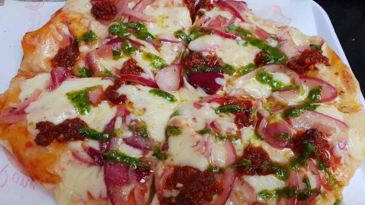 close up of pizza from pinsere