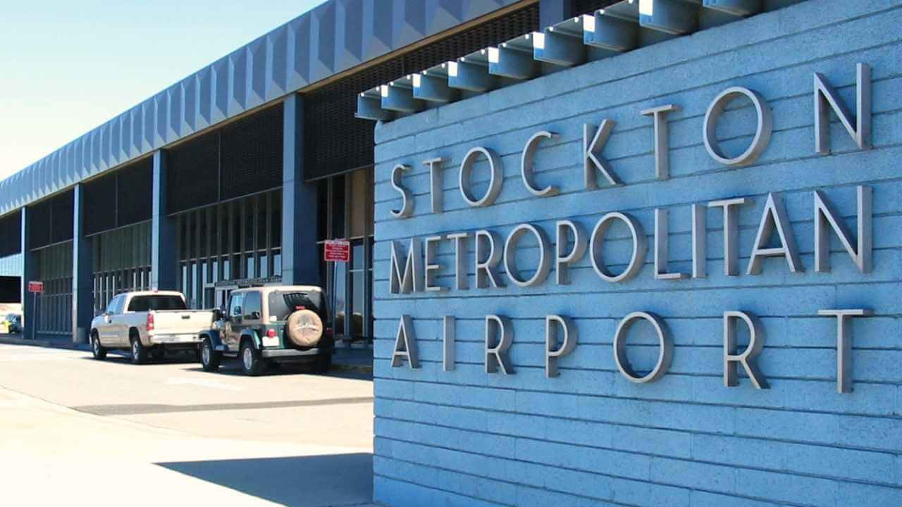stockton metropolitan airport sign