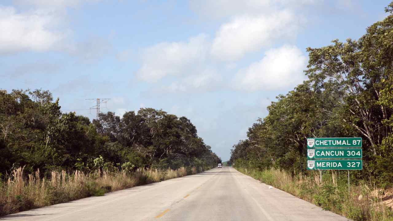 road in mexico from cancun