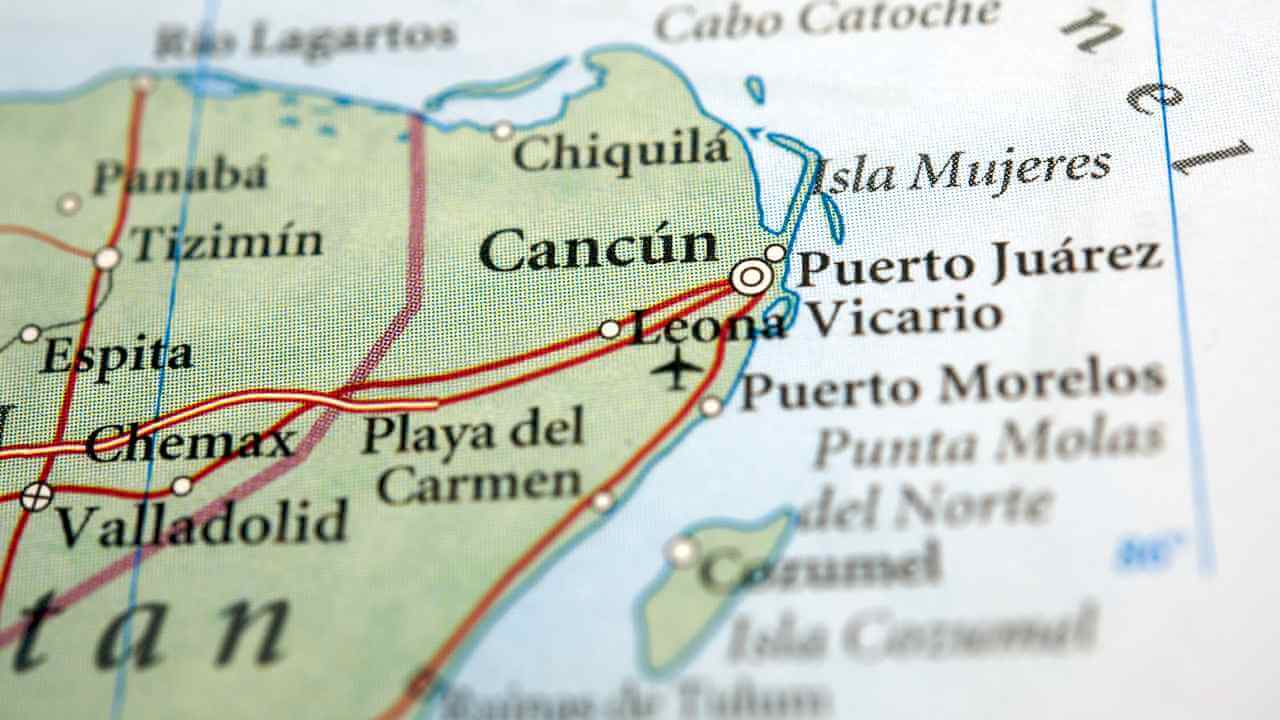 map of mexico with emphasis of cancun 