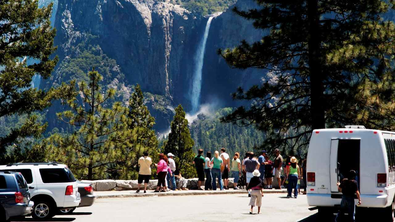 tour group outside of yosemite national park