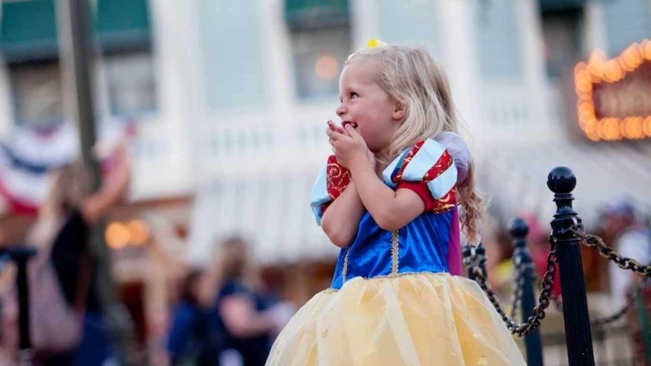 little girl in a snow white dress at disney