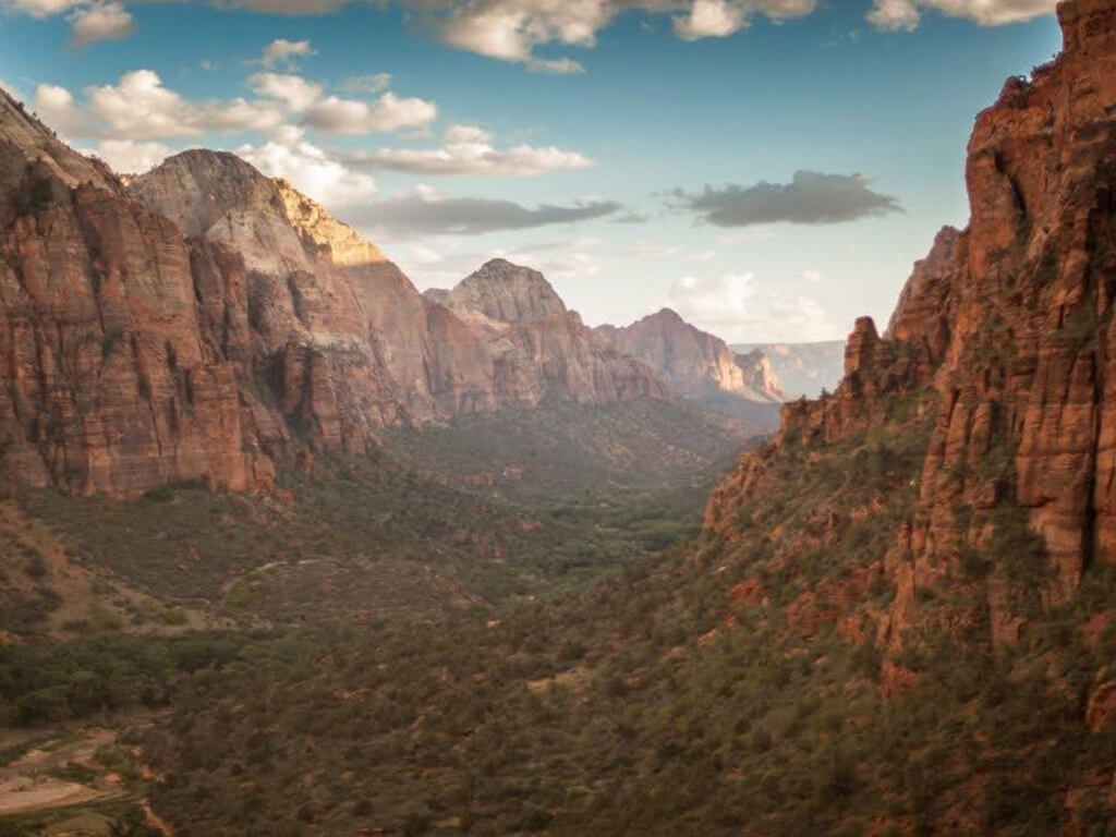 Stunning mountain views and greenery in Zion National Park, United States