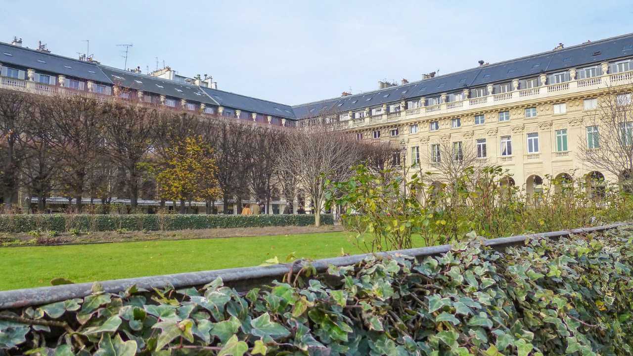 the courtyard of a large building in paris, france