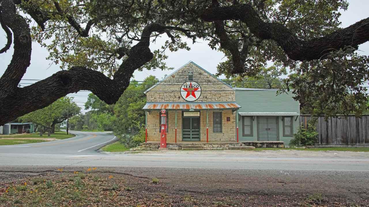 an old building with a cross on the front of it