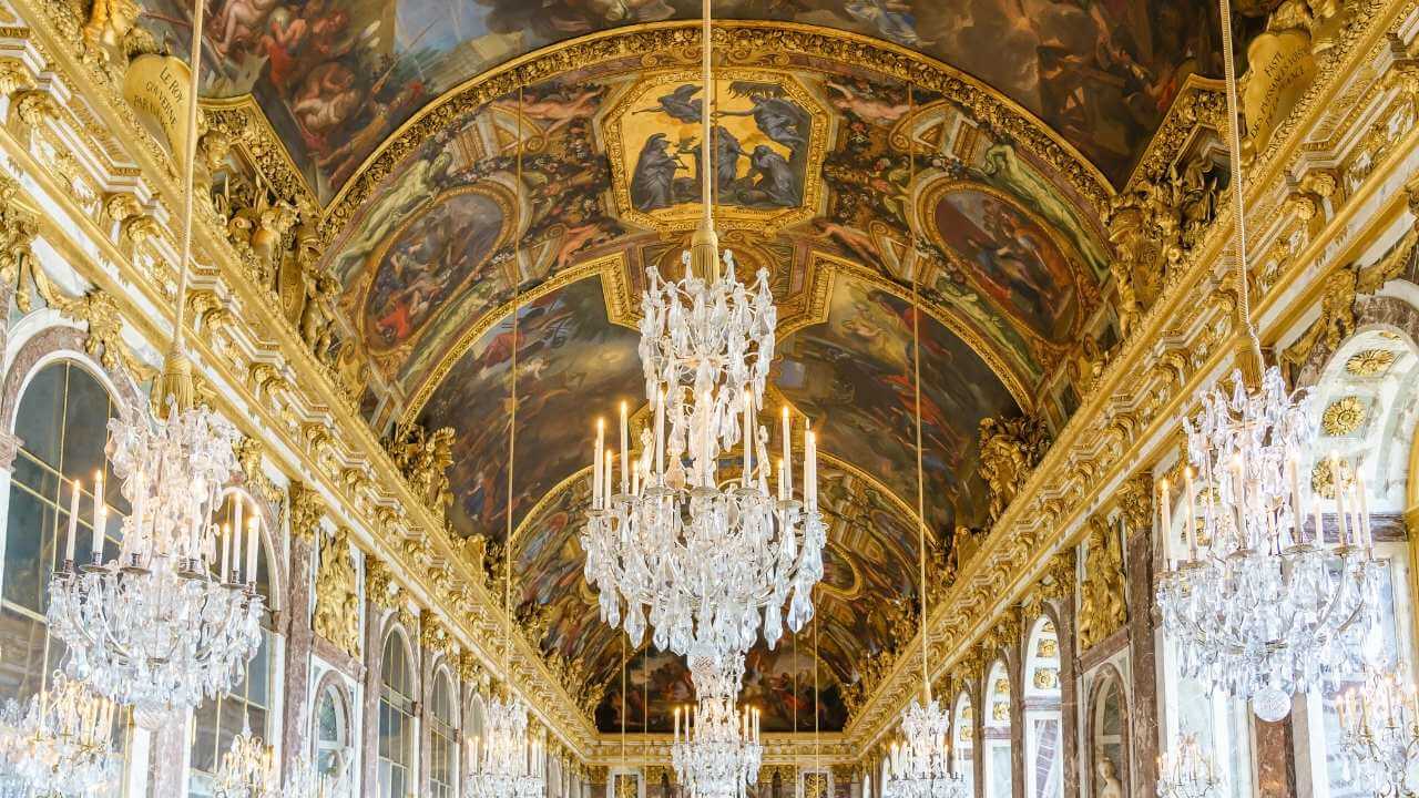 the hall of mirrors in the palace of versailles