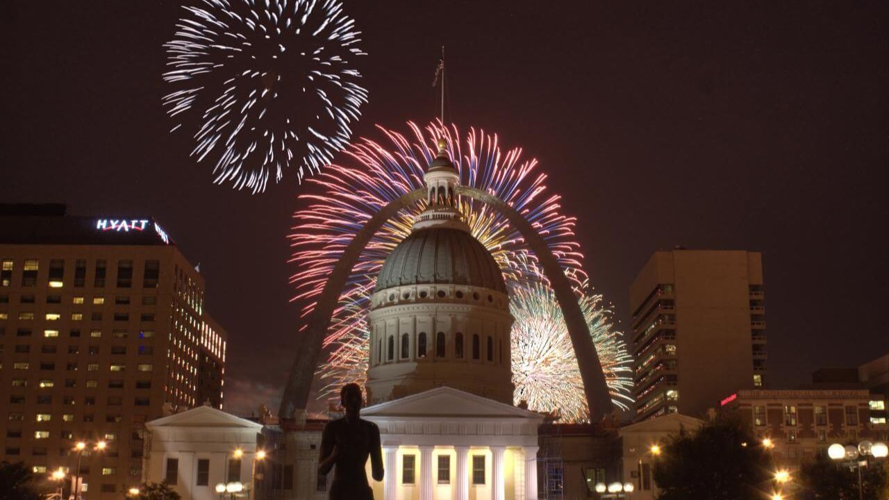 fireworks light up the sky over the capitol building in st louis, mo