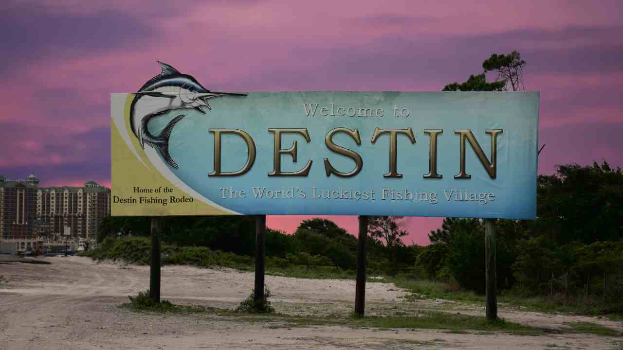 welcome to destin, florida - destin sign stock videos & royalty-free footage