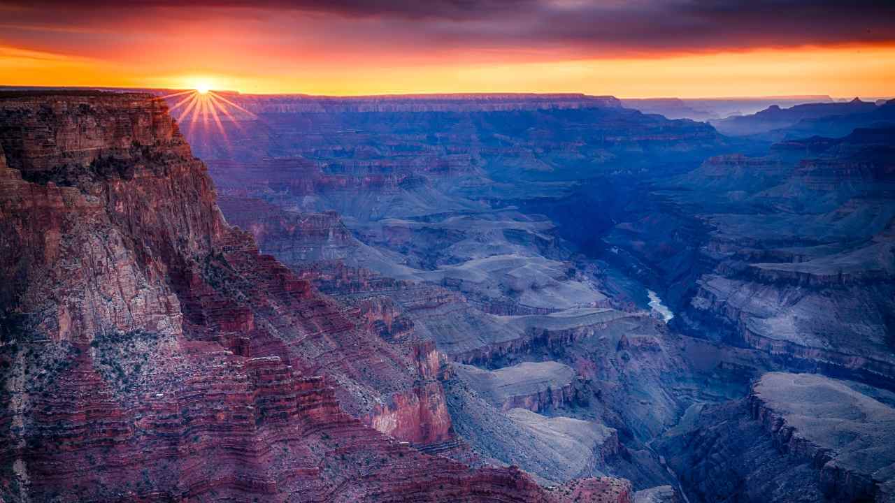 the sun rises over the grand canyon in arizona