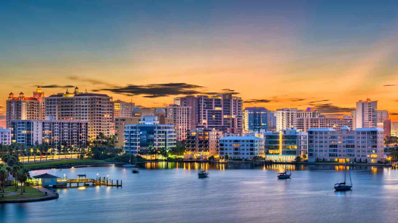 the city skyline at sunset in miami, florida