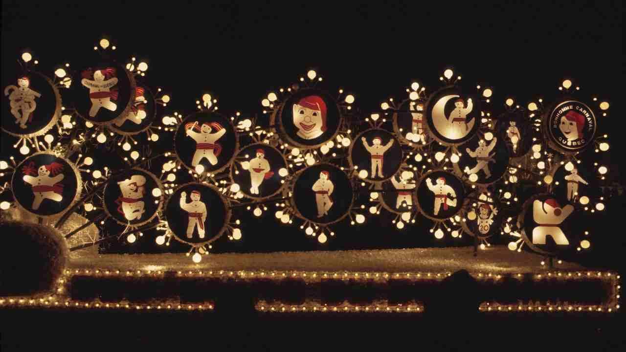 a display of christmas decorations in front of a building