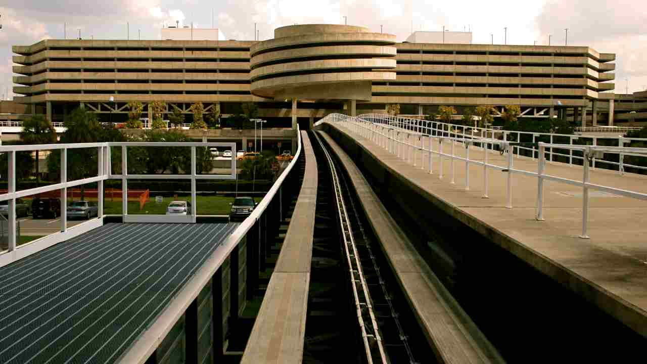 an elevated walkway with a large building in the background