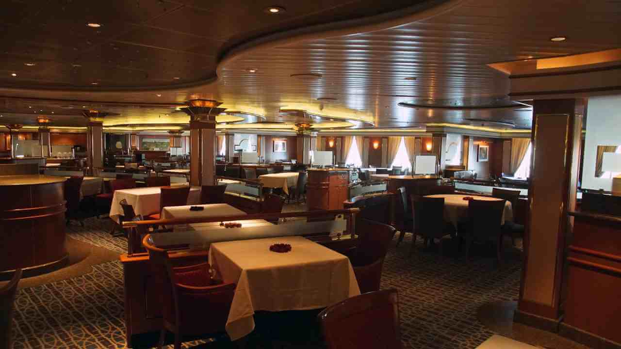 a large dining room on a cruise ship