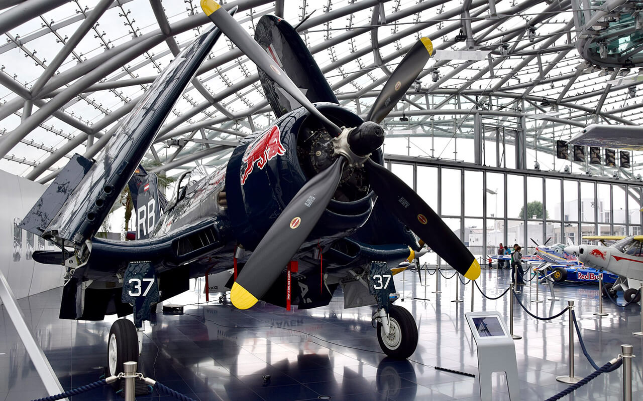 1945 Flying Bulls Chance Vought F4U-4 "Corsair", Hangar 7 Red Bull Museum, Salzburg, Austria