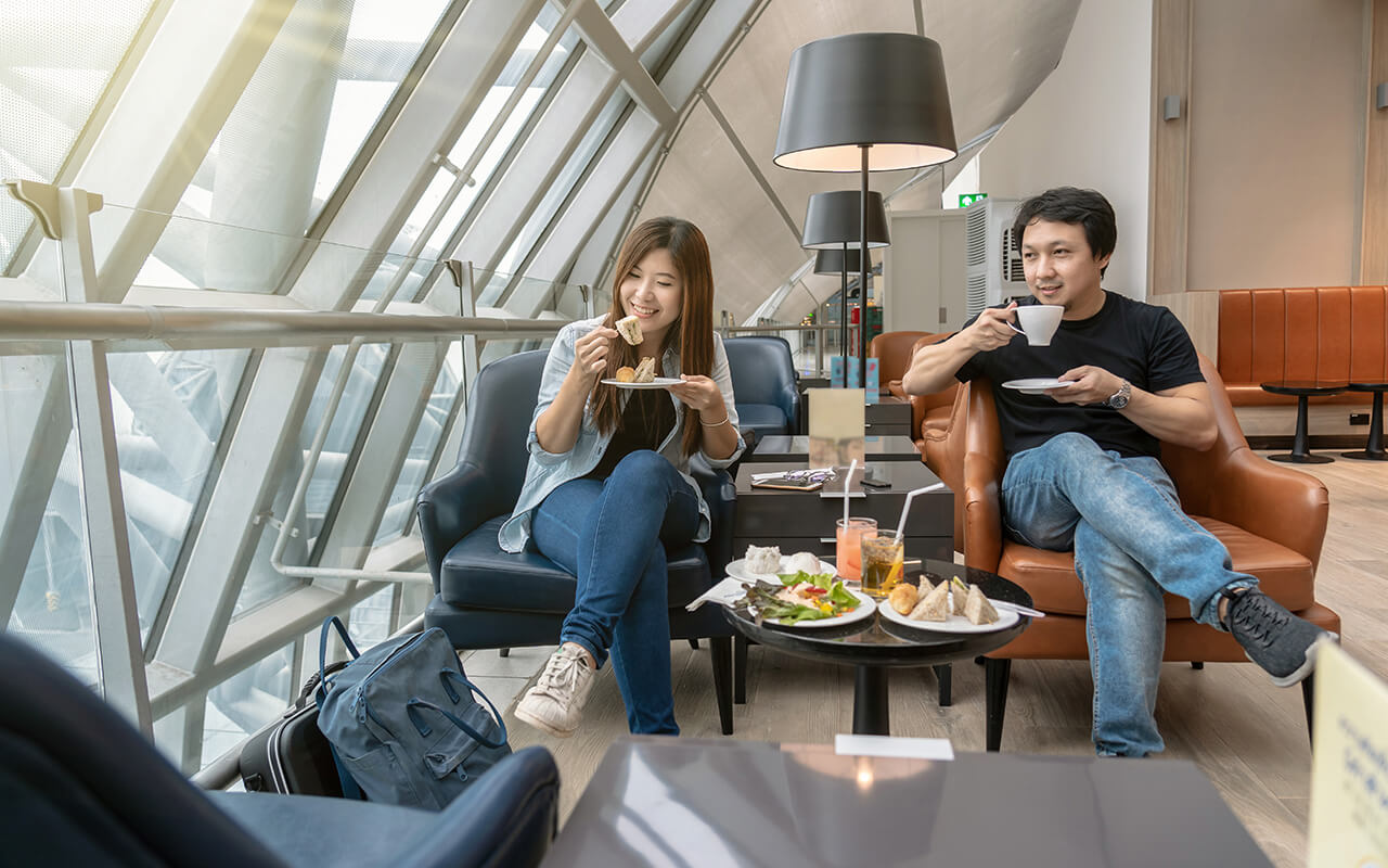 Couple eating in an airport lounge