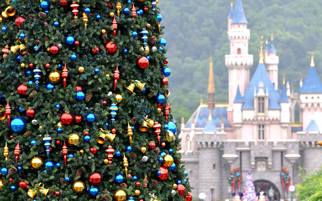 Christmas tree in front of Cinderella's castle at Disney World