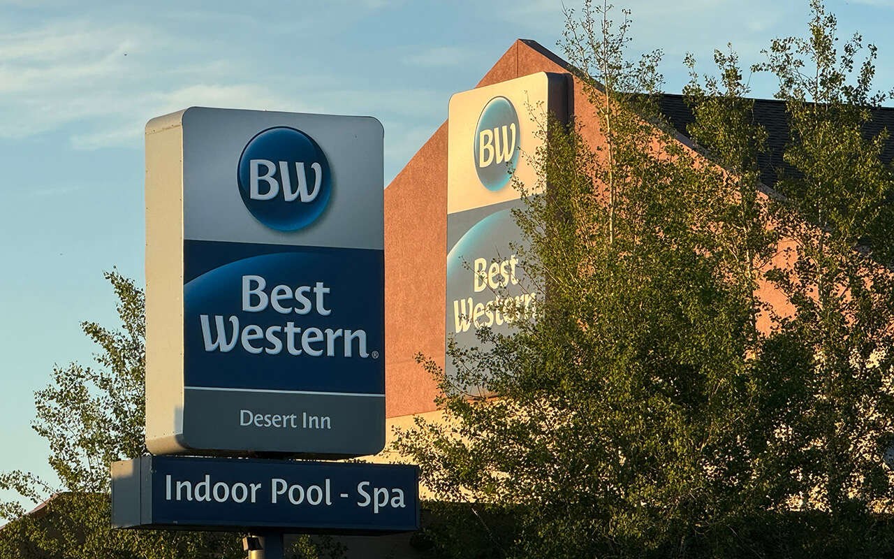 Best Western Desert Inn Hotel brand logo