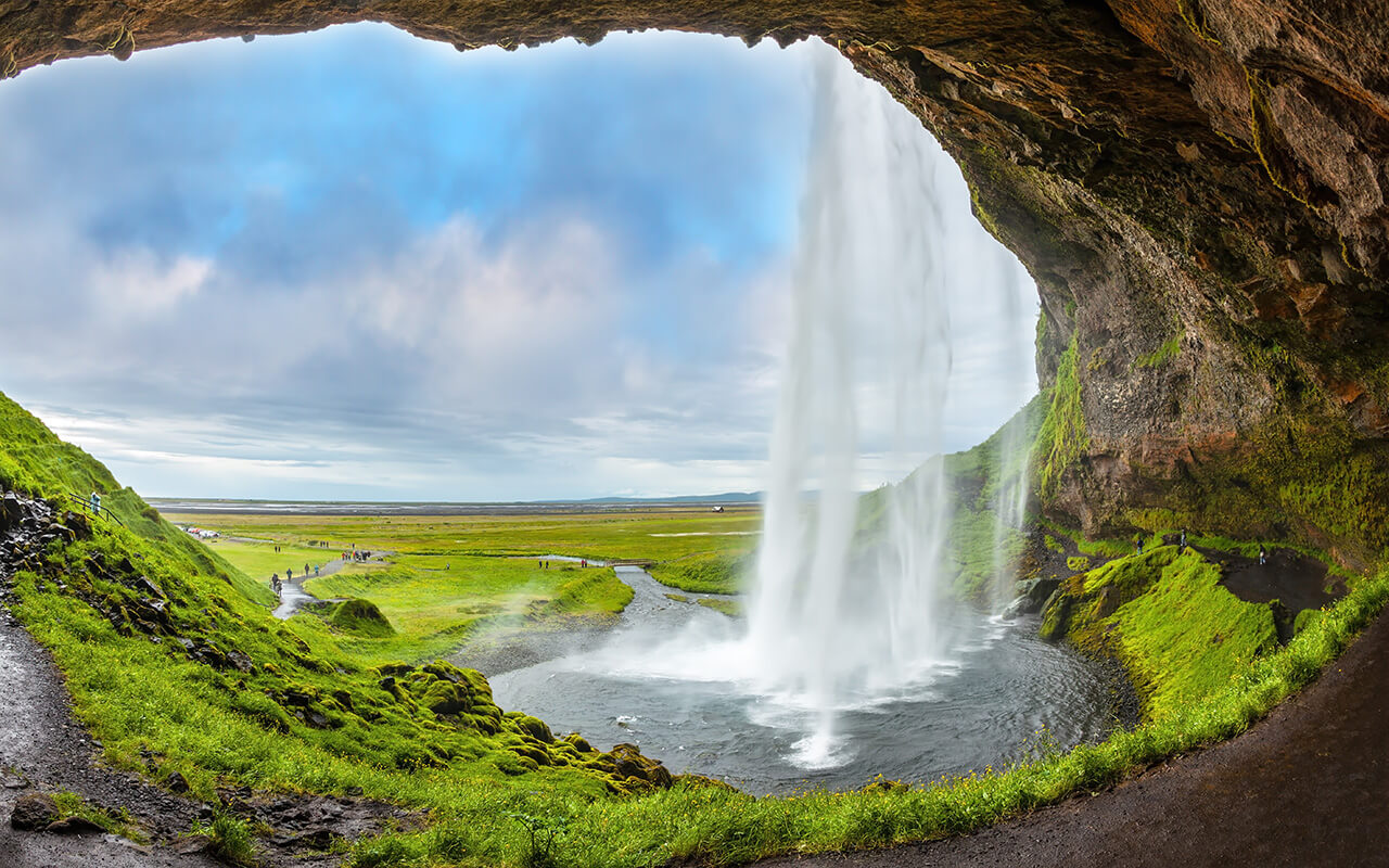 Seljalandsfoss Waterfall 